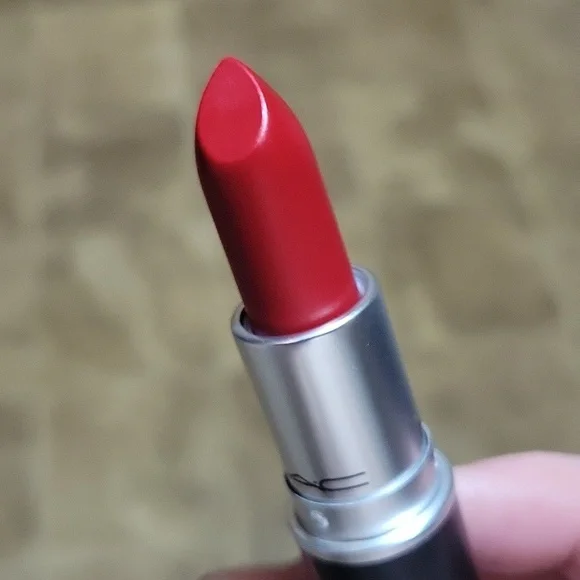 MAC Cosmetics Retro Matte Lipstick - Rouge À Lèvres~ Ruby Woo - Picture 2 of 7